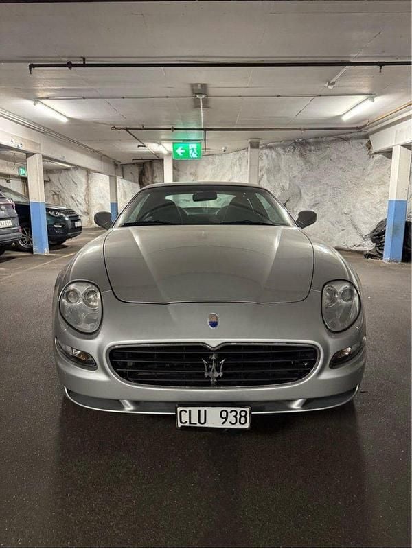 Silver Begagnad 2005 Maserati Coupé Sportkupé | 290 000 kr - Bild 1/4