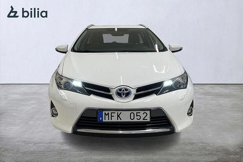 Begagnad Toyota Auris Touring Sports Active 137 HK (100 kW) 2013 Vit Kombi