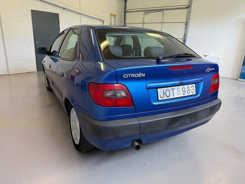 Begagnad Citroën Xsara 75 HK (55 kW) 1998 Mörkblå Halvkombi