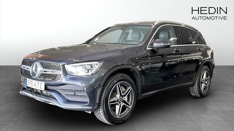 Svart Begagnad 2021 Mercedes GLC300e AMG SUV | 389 900 kr (Marknadspris) - Bild 1/4