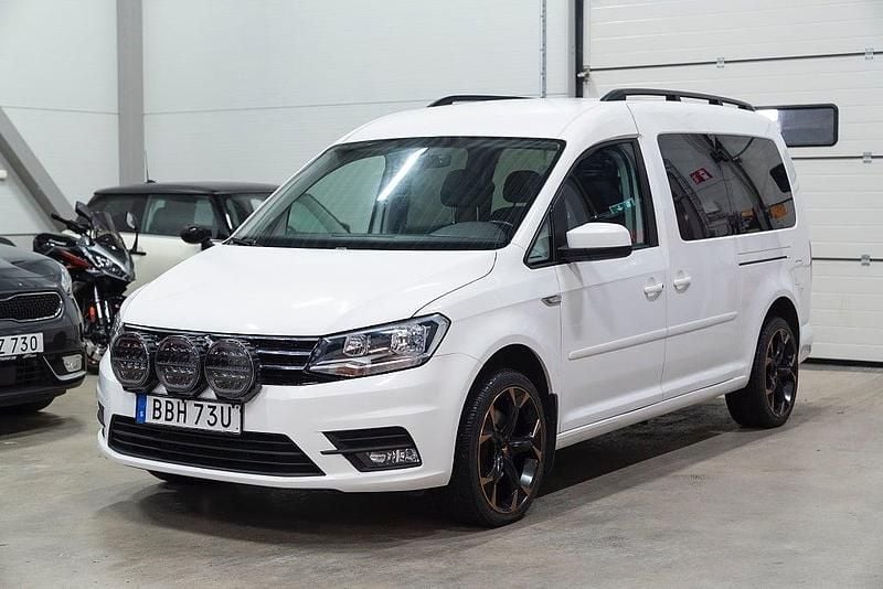 Vit Begagnad 2020 VW Caddy Maxi Life Life Minibuss | 318 900 kr - Bild 1/4