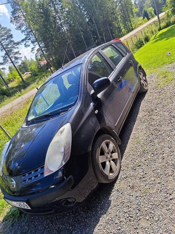 Svart Begagnad 2006 Nissan Note Minibuss | 14 000 kr (Superpris) - Bild 1/4