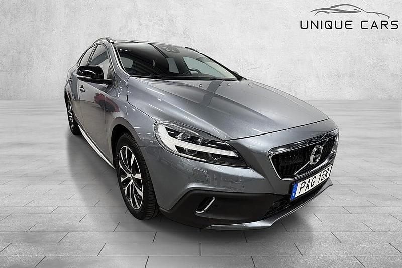 Begagnad Volvo V40 Momentum 150 HK (110 kW) 2019 Grå Halvkombi