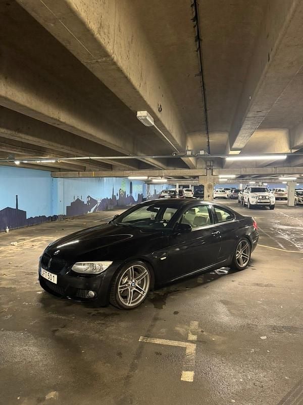 Begagnad 2011 BMW 325 Sportkupé | 144 000 kr (Marknadspris) - Bild 1/4