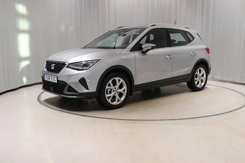 Silver (urban silver metallic) Begagnad 2024 Seat Arona FR SUV | 204 800 kr (Marknadspris) - Bild 1/4