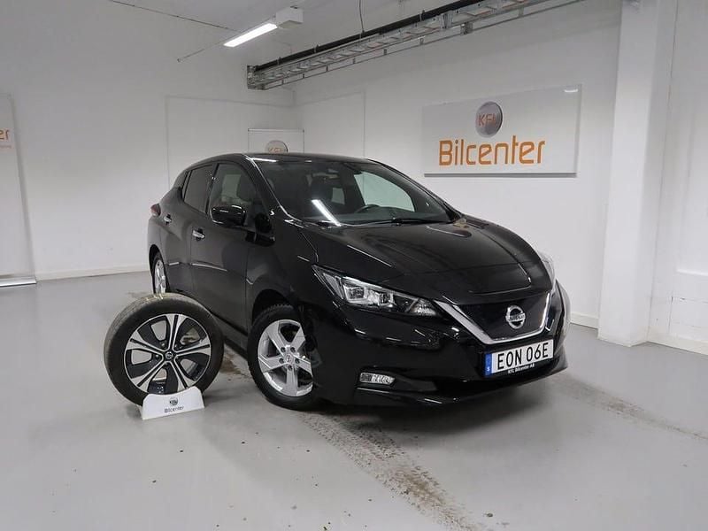 Begagnad Nissan Leaf 360º 110 kW (150 HK) 2021 Svart Halvkombi