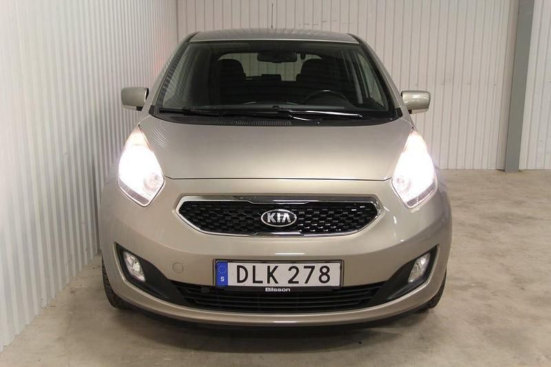 Begagnad Kia Venga Comfort 125 HK (91 kW) 2014 Grå Halvkombi