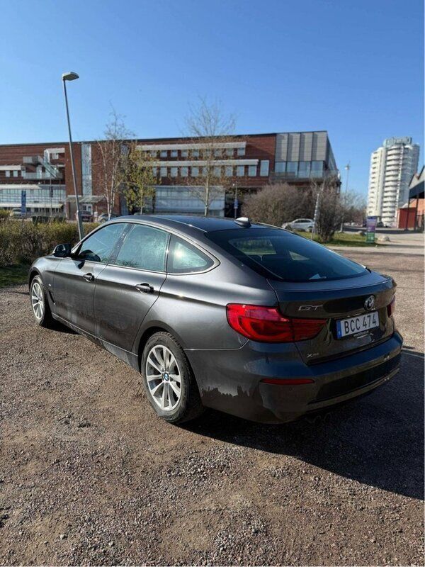 Grå Begagnad 2017 BMW 320 Gran Turismo Sport Line Halvkombi | 159 000 kr (Marknadspris) - Bild 1/4