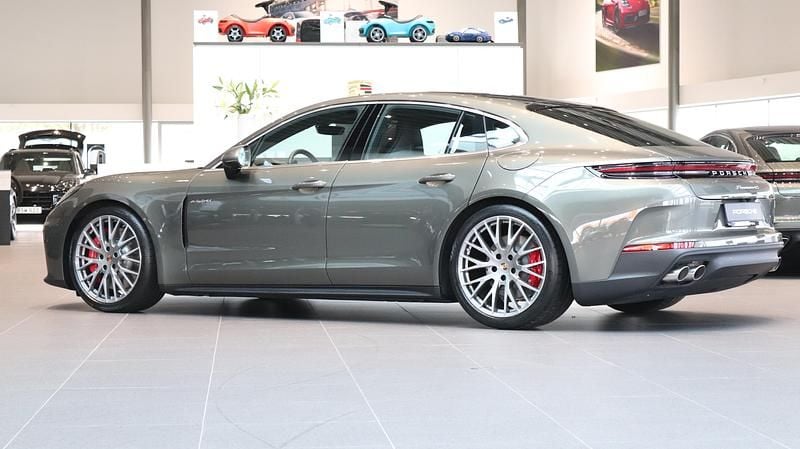 Ny Porsche Panamera 4S 2026 Grön Sedan