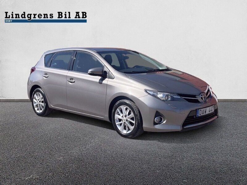 Brun Begagnad 2013 Toyota Auris Active Halvkombi | 79 900 kr (Marknadspris) - Bild 1/4