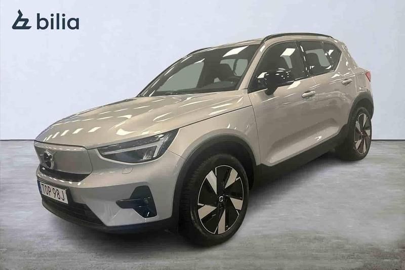 Silver Begagnad 2024 Volvo XC40 Single Motor Extended Range SUV | 459 900 kr (Marknadspris) - Bild 1/1