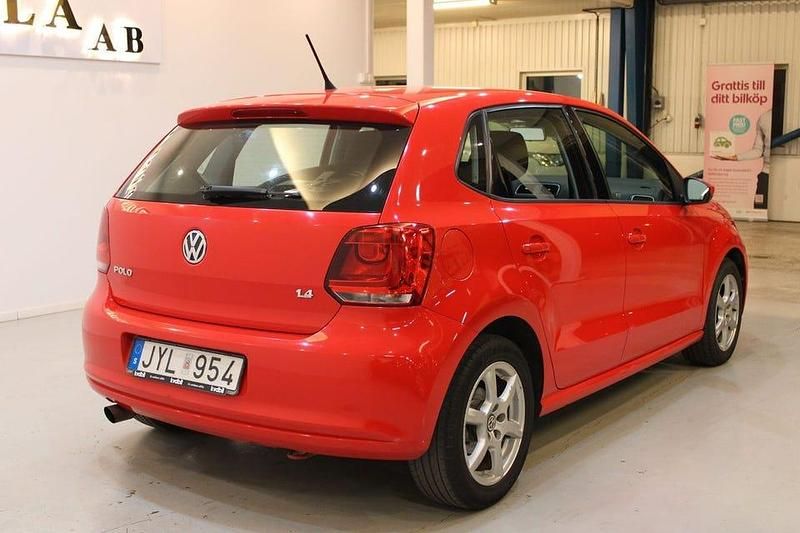 Begagnad VW Polo 86 HK (63 kW) 2010 Röd Halvkombi