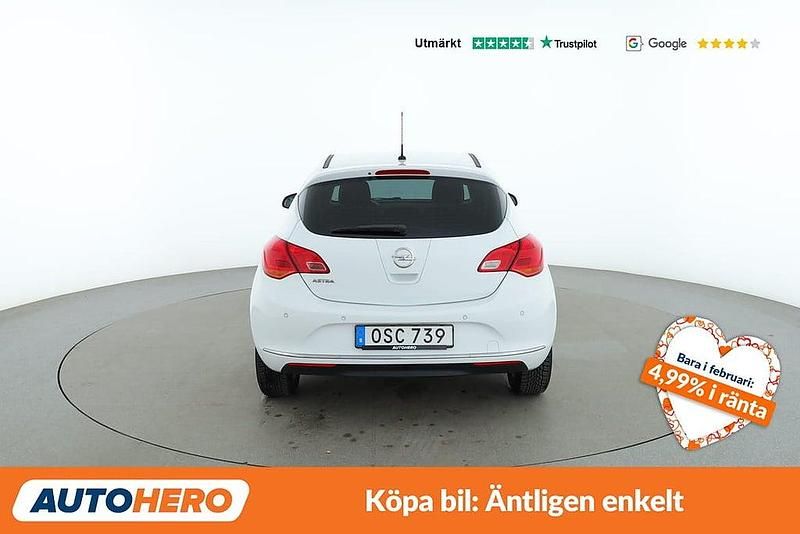 Begagnad Opel Astra Enjoy 116 HK (85 kW) 2014 Vit Halvkombi