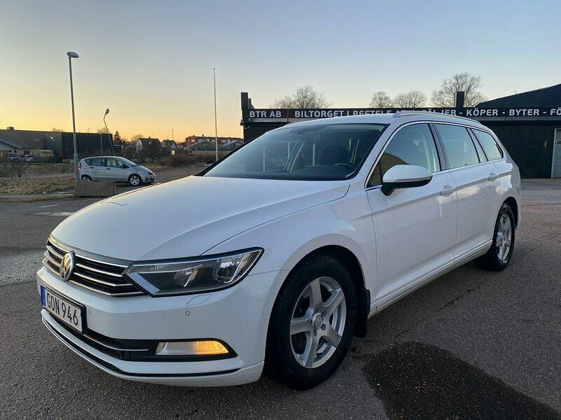 Vit Begagnad 2015 VW Passat Kombi | 119 900 kr (Marknadspris) - Bild 1/4