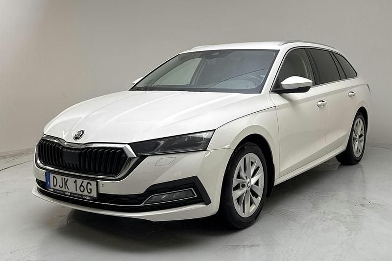 Vit Begagnad 2021 Skoda Octavia | 145 000 kr (Bra pris) - Bild 1/4