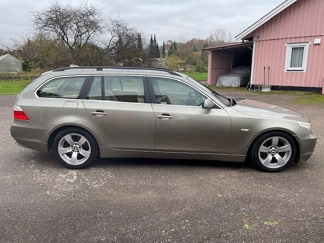 Begagnad BMW 535 272 HK (200 kW) 2005 Kombi