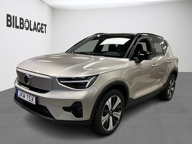 Ljusgrå Begagnad 2022 Volvo XC40 Plus SUV | 349 800 kr - Bild 1/4