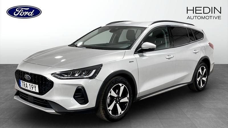 Moondust silver Begagnad 2023 Ford Focus Active Kombi | 234 900 kr (Marknadspris) - Bild 1/4
