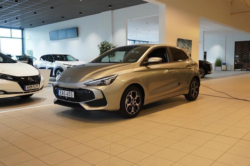 Begagnad MG MG3 Luxury 102 HK (75 kW) 2024 Grå/silver Halvkombi