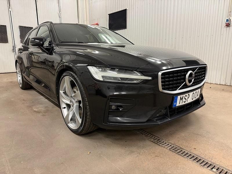 Begagnad Volvo V60 R-Design 250 HK (183 kW) 2019 Svart Kombi