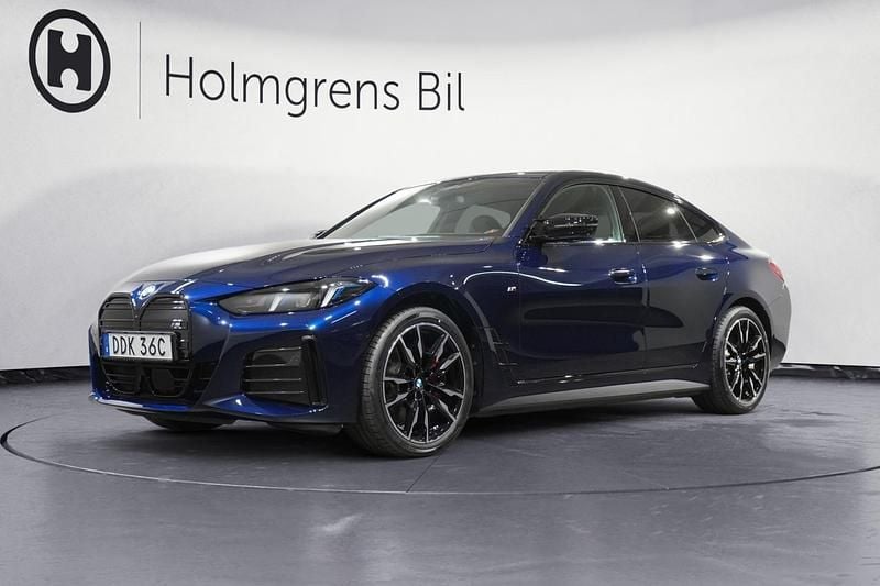 Blå Begagnad 2025 BMW i4 Efficient Dynamics Sedan | 749 500 kr - Bild 1/4