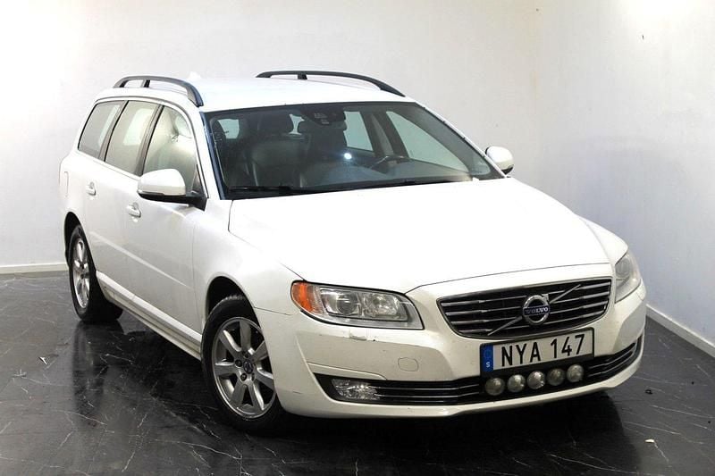 Vit Begagnad 2013 Volvo V70 Momentum Kombi | 59 900 kr (Marknadspris) - Bild 1/4