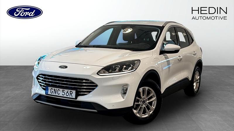 Frozen white Begagnad 2022 Ford Kuga Titanium SUV | 259 900 kr (Marknadspris) - Bild 1/4