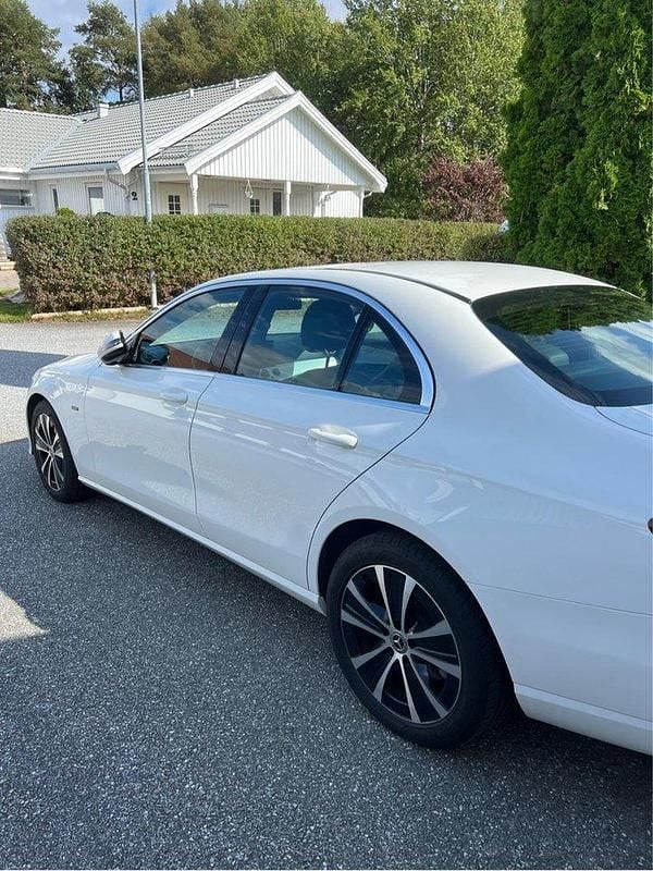 Vit Begagnad 2021 Mercedes E300 Avantgarde Sedan | 310 000 kr (Superpris) - Bild 1/4
