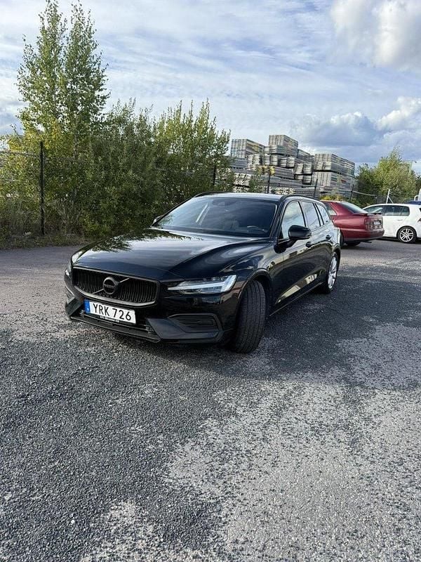 Svart Begagnad 2019 Volvo V60 Momentum Kombi | 231 000 kr (Bra pris) - Bild 1/4