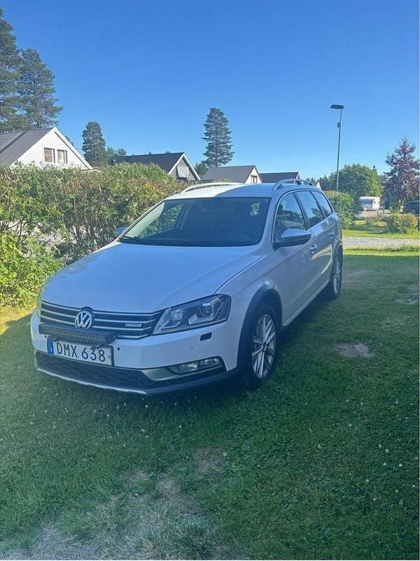 Vit Begagnad 2015 VW Passat Alltrack Kombi | 89 000 kr (Superpris) - Bild 1/2
