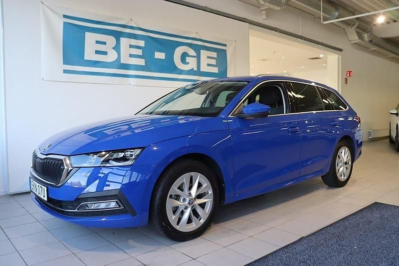 Blå Begagnad 2023 Skoda Octavia Kombi | 289 900 kr (Marknadspris) - Bild 1/4
