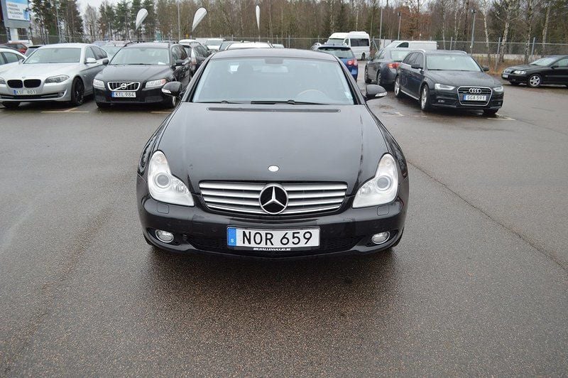 Svart Begagnad 2008 Mercedes CLS320 Sportkupé | 99 900 kr - Bild 1/4