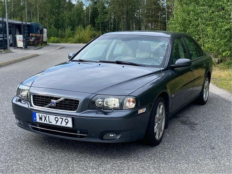 Grå Begagnad 2006 Volvo S80 Sedan | 37 000 kr (Superpris) - Bild 1/4