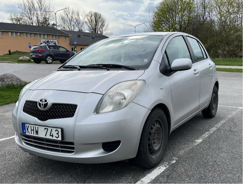 Silver Begagnad 2006 Toyota Yaris Halvkombi | 26 000 kr (Marknadspris) - Bild 1/1