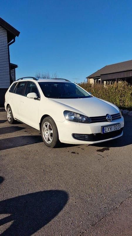 Vit Begagnad 2012 VW Golf VII Kombi | 65 000 kr (Superpris) - Bild 1/4