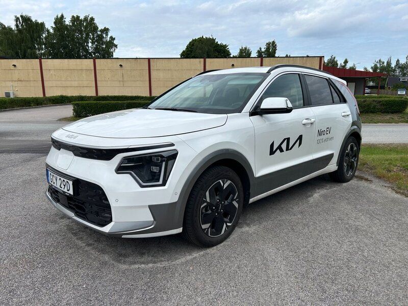 Vit Begagnad 2023 Kia e-Niro Advance SUV | 409 000 kr - Bild 1/1