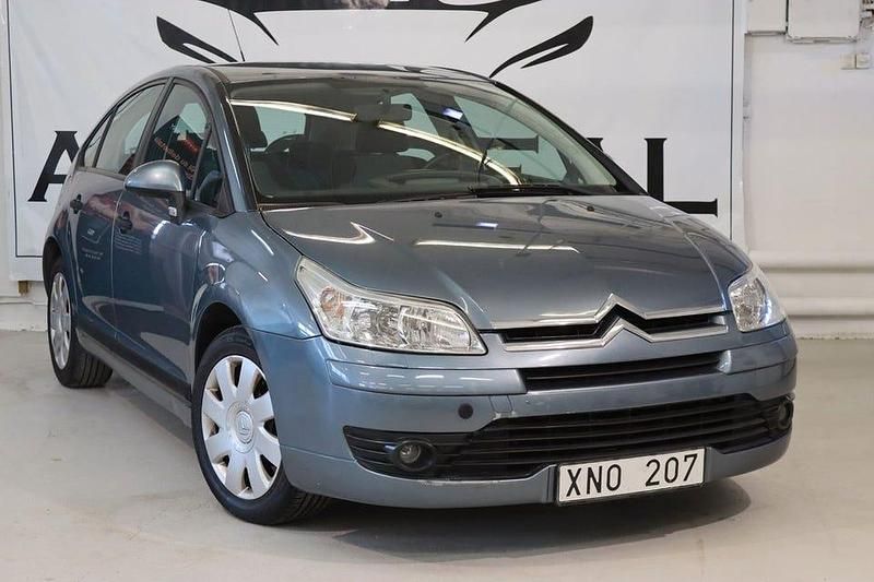 Grå Begagnad 2006 Citroën C4 Halvkombi | 24 900 kr (Marknadspris) - Bild 1/4