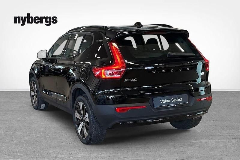 Begagnad Volvo XC40 Core 172 kW (234 HK) 2023 Svart SUV
