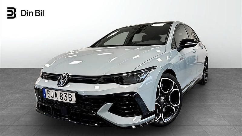 Ljusblå Begagnad 2024 VW Golf VIII GTI Halvkombi | 439 900 kr (Bra pris) - Bild 1/4