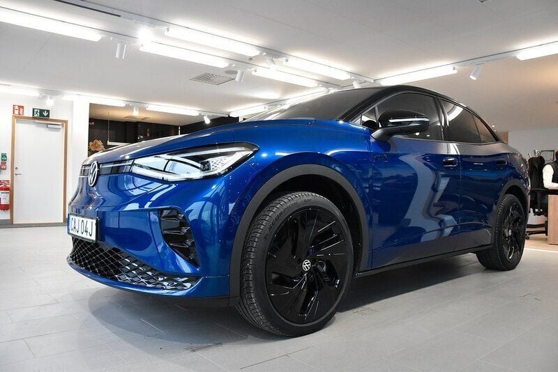 Blå (blue dusk metallic black) Begagnad 2024 VW ID.5 GTX SUV | 599 800 kr - Bild 1/4