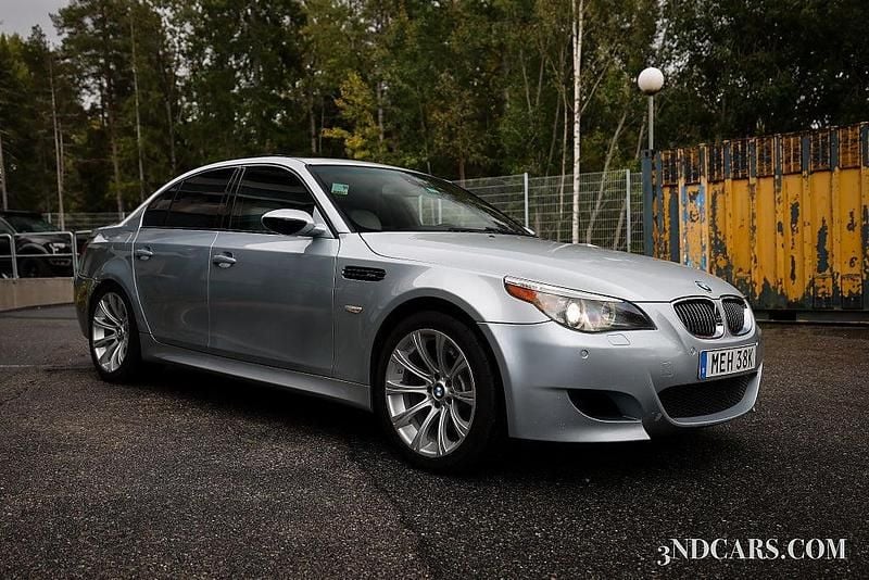 Begagnad BMW M5 507 HK (372 kW) 2006 Silver Sedan