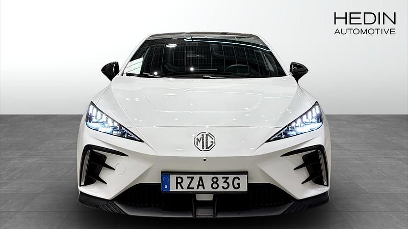 Begagnad MG MG4 EV Luxury 150 kW (204 HK) 2022 Vit Halvkombi