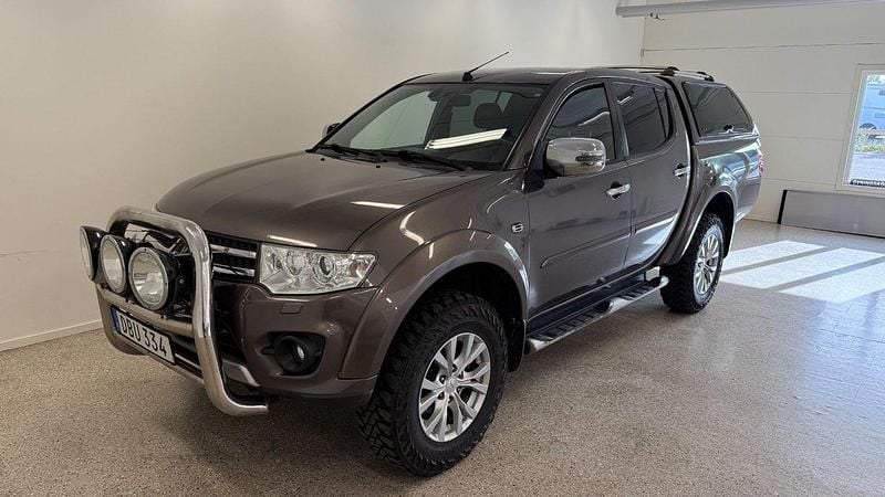 Brun Begagnad 2014 Mitsubishi L200 Pickup | 129 900 kr (Bra pris) - Bild 1/4