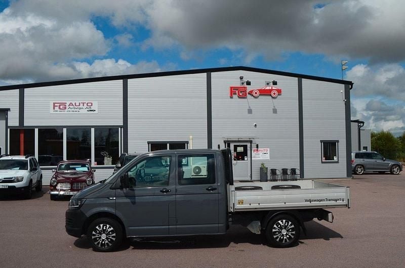 Grå Begagnad 2018 VW T6 Van | 249 000 kr (Lite dyr) - Bild 1/4