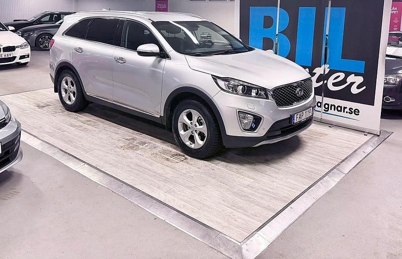 Grå Begagnad 2015 Kia Sorento SUV | 165 000 kr (Marknadspris) - Bild 1/4