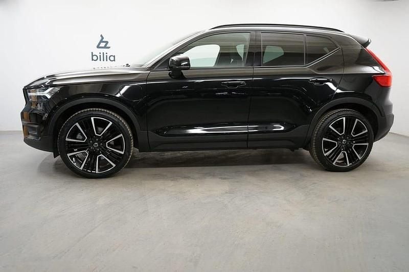 Begagnad Volvo XC40 R-Design 214 HK (157 kW) 2022 Svart SUV