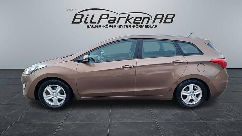 Begagnad Hyundai i30 135 HK (99 kW) 2012 Ljusbrun Kombi