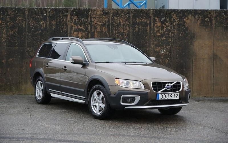 Brun Begagnad 2013 Volvo XC70 Summum Kombi | 129 900 kr (Bra pris) - Bild 1/4