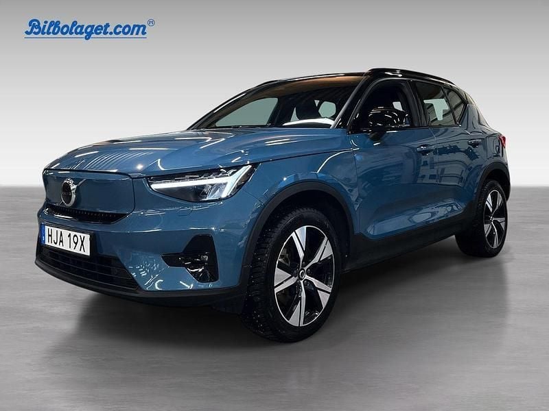 Blå Begagnad 2023 Volvo XC40 Plus SUV | 389 000 kr (Marknadspris) - Bild 1/4