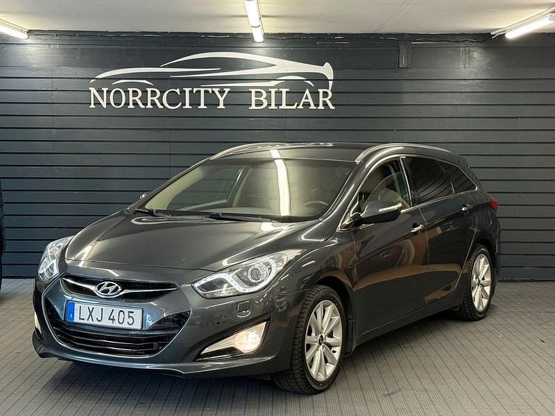Grå Begagnad 2011 Hyundai i40 Kombi | 94 800 kr (Marknadspris) - Bild 1/4